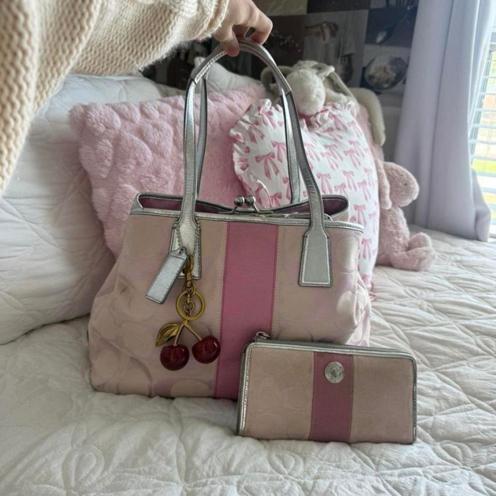 Y2K Coach pink and silver monogram purse - Picture 2 of 8